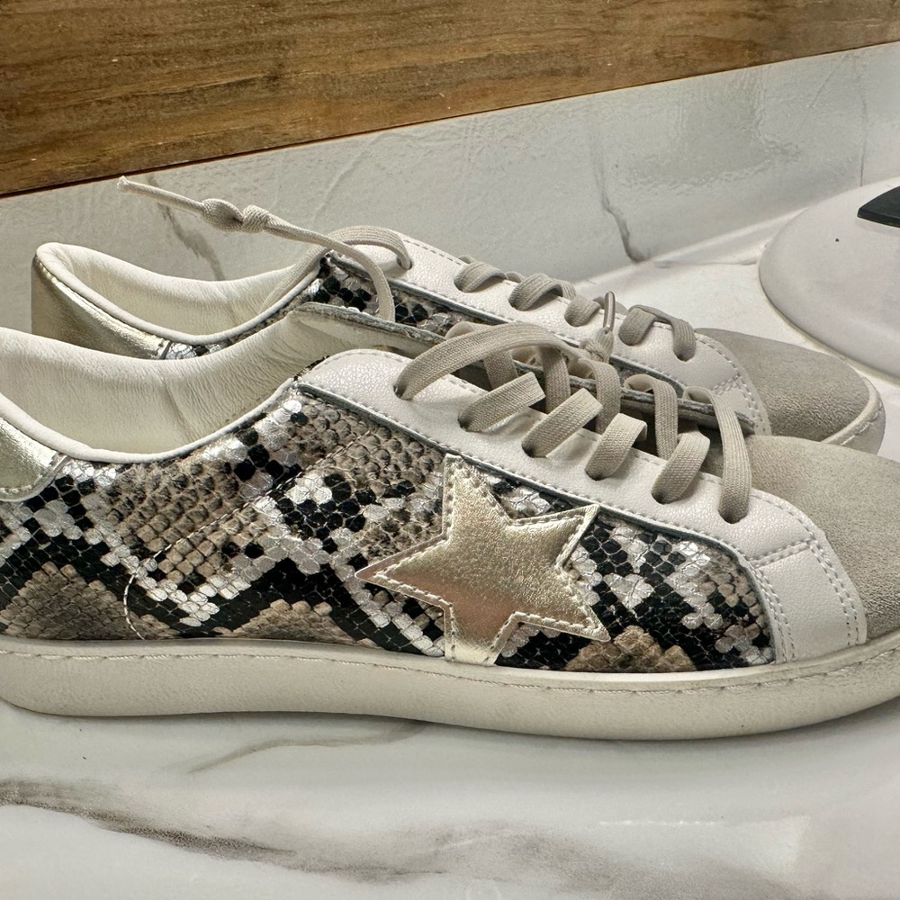 Women's Vintage Havana’s Betsy Bronze Snake Print Sneakers.      Size 7 1/2